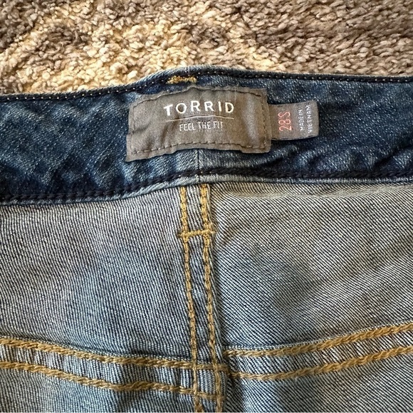 NWT Torrid High Rise Wide Leg Vintage Stretch Jeans 28S - Picture 4 of 11